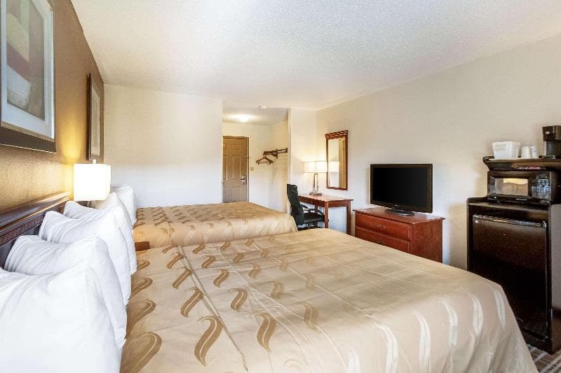 Quality Inn 4