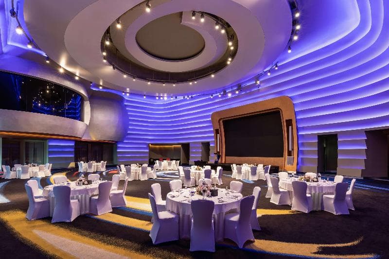 V Hotel Dubai, Curio Collection By Hilton 1