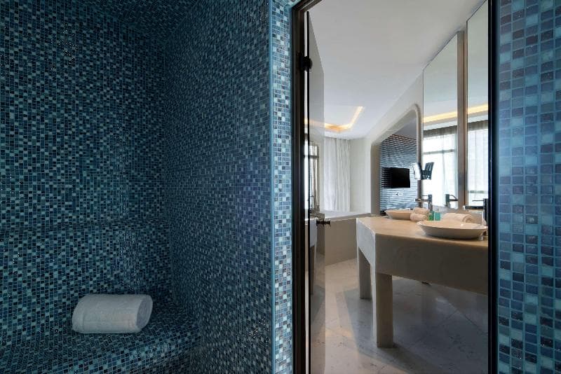 V Hotel Dubai, Curio Collection By Hilton 5