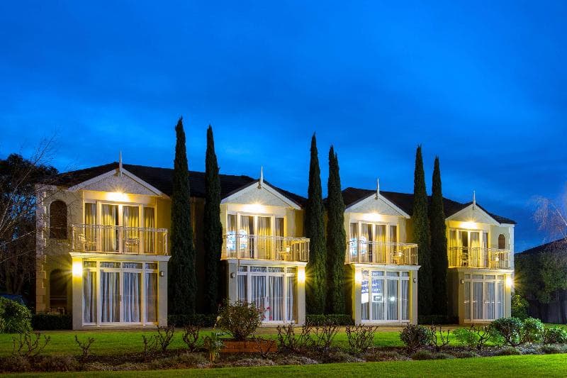 Best Western Colonial Village Motel 4