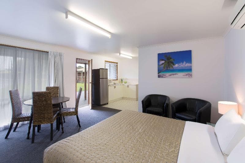 Best Western Colonial Village Motel photo 1