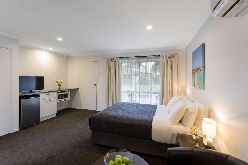 Best Western Colonial Village Motel 5