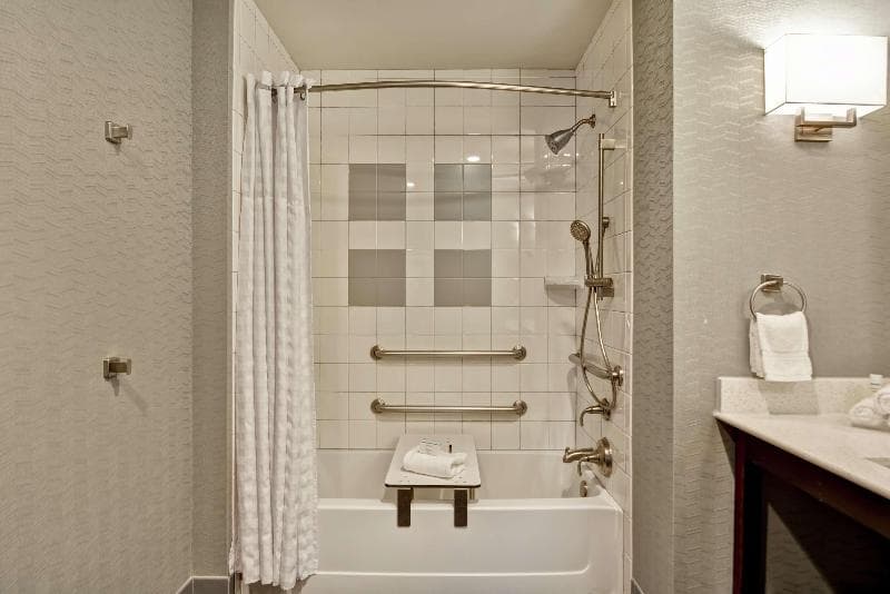 Homewood Suites by Hilton TechRidge Parmer @ I-35 4