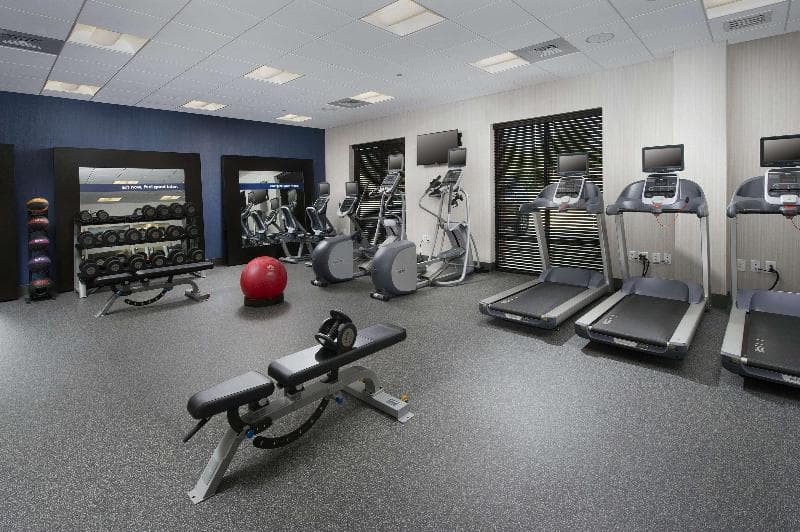 Hampton Inn & Suites Falls Church 2