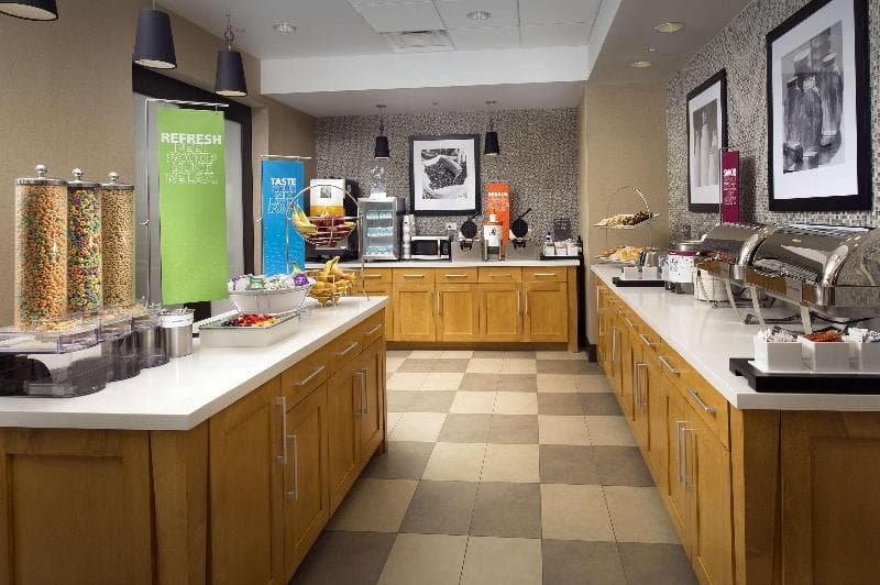 Hampton Inn & Suites Falls Church 3