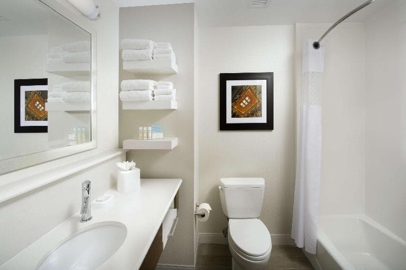 Hampton Inn & Suites Falls Church 5