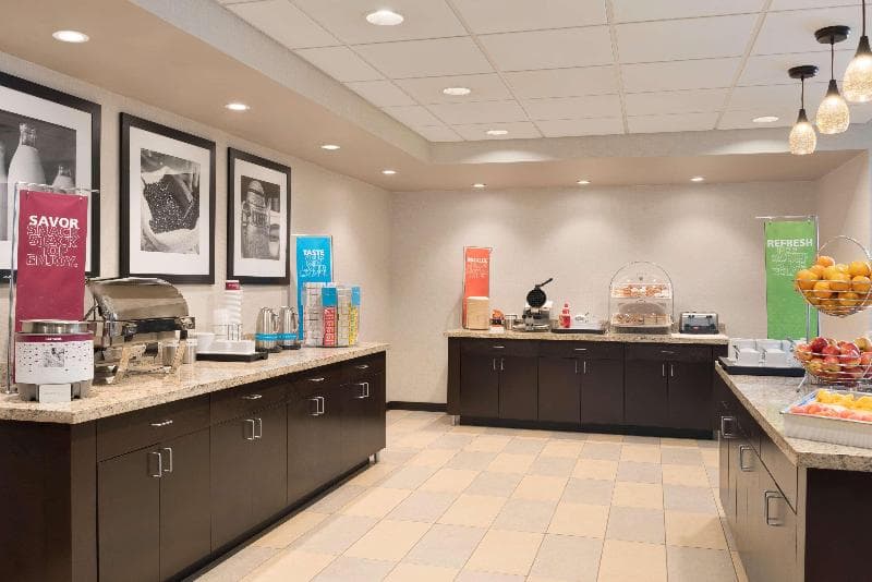 Hampton Inn & Suites Kenosha 3