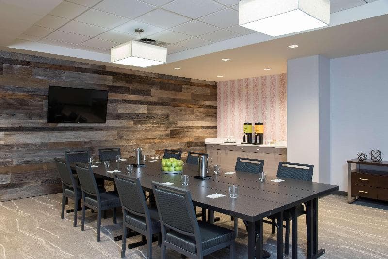 Home2 Suites by Hilton Indianapolis Downtown 5