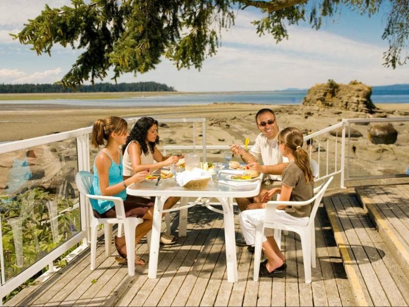 Pacific Shores Resort & Spa 4