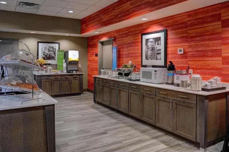 Hampton Inn & Suites Ardmore 2
