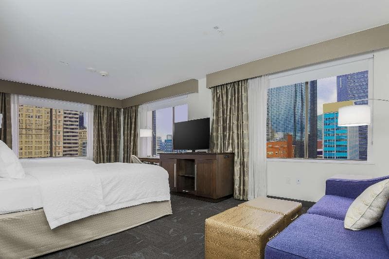 Hampton Inn & Suites Dallas Downtown 4