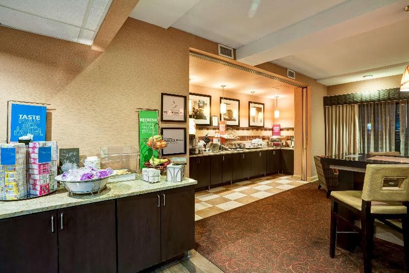 Hampton Inn Fairmont, WV 3