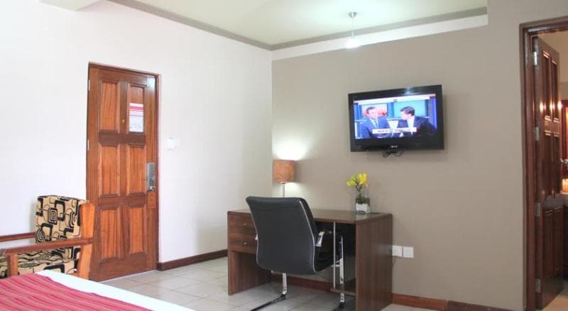 Hotel Emerald 5