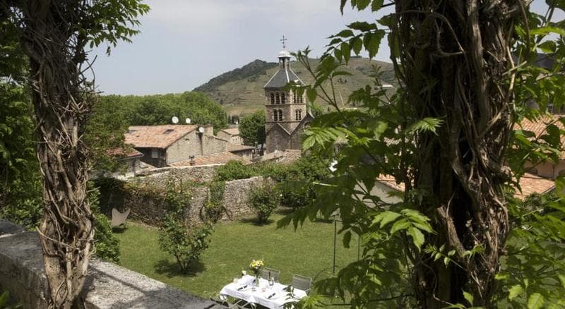 Hotel De La Villeon main