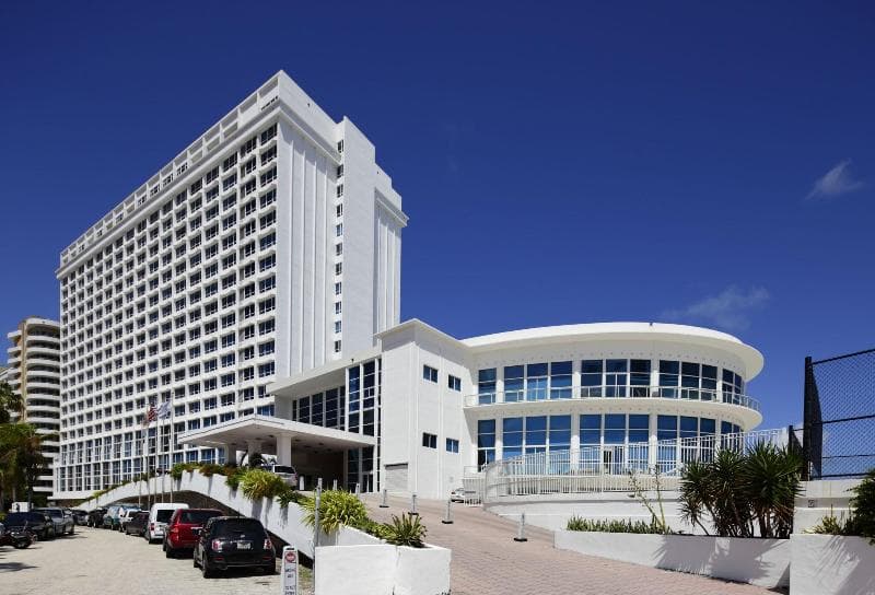Newpoint Miami Beach Apartments photo 1
