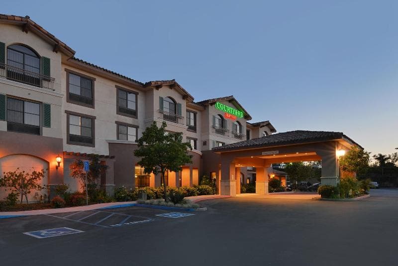 Courtyard Thousand Oaks Ventura County 2