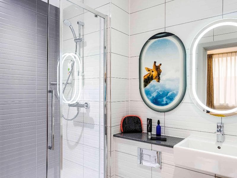 Ibis Styles London Heathrow Airport 5