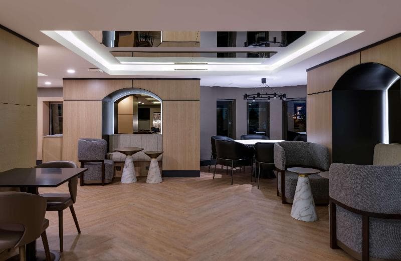 DoubleTree by Hilton Van 2