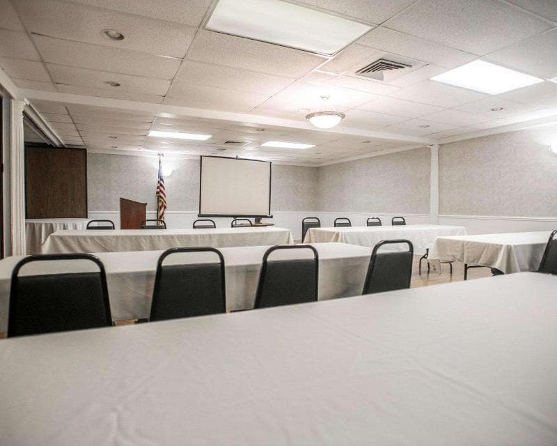 Econo Lodge Inn & Suites photo 1