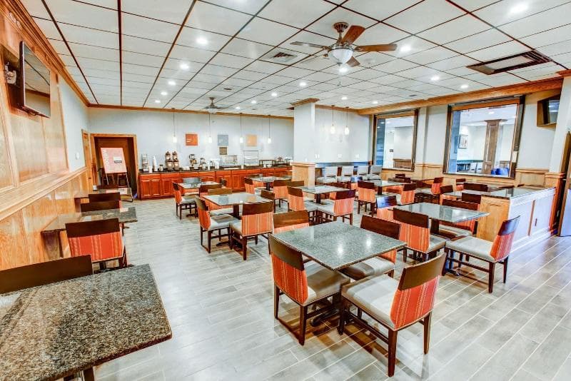 Comfort Inn & Suites 3