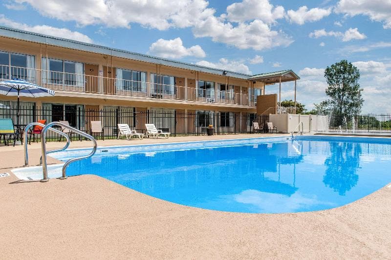 Quality Inn Huntingburg 5