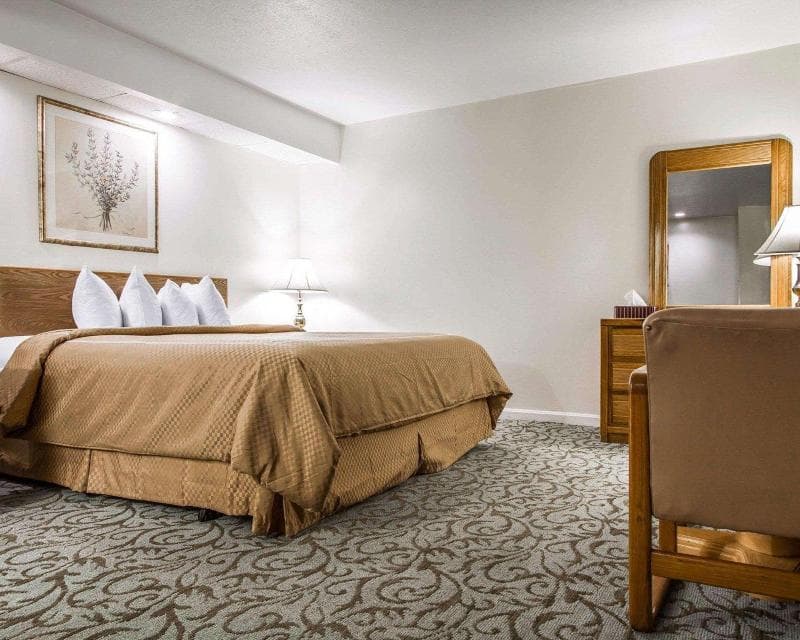 Rodeway Inn 4