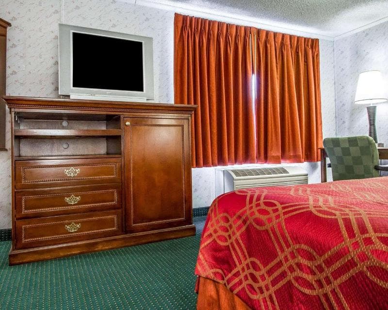 Rodeway Inn And Suites Brunswick Near Hwy 1 3
