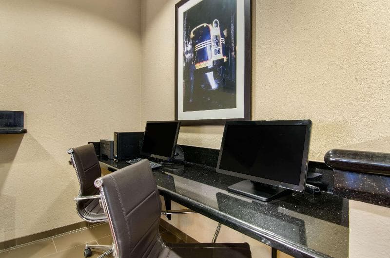 Comfort Inn At Worlds & Oceans Of Fun photo 1