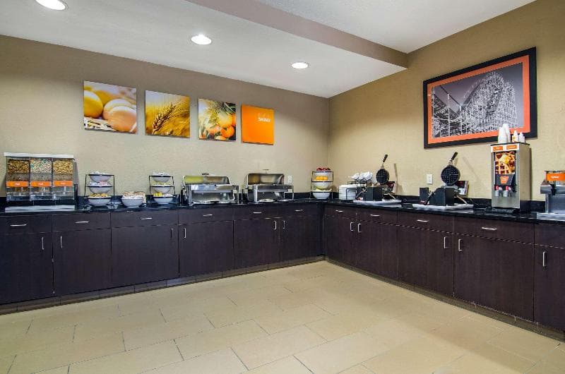 Comfort Inn At Worlds & Oceans Of Fun 3