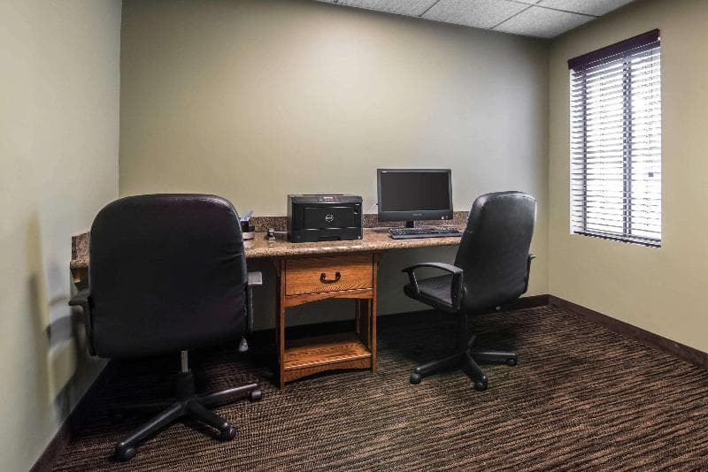 Clarion Inn & Suites - University Area photo 1