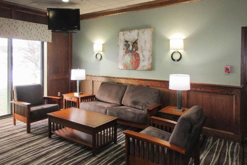 Clarion Inn & Suites - University Area 5