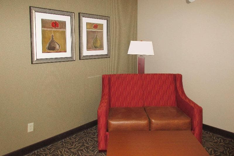 Clarion Inn & Suites - University Area 4