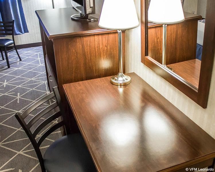 Econo Lodge 4