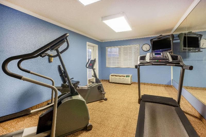 Days Inn by Wyndham Austintown 2