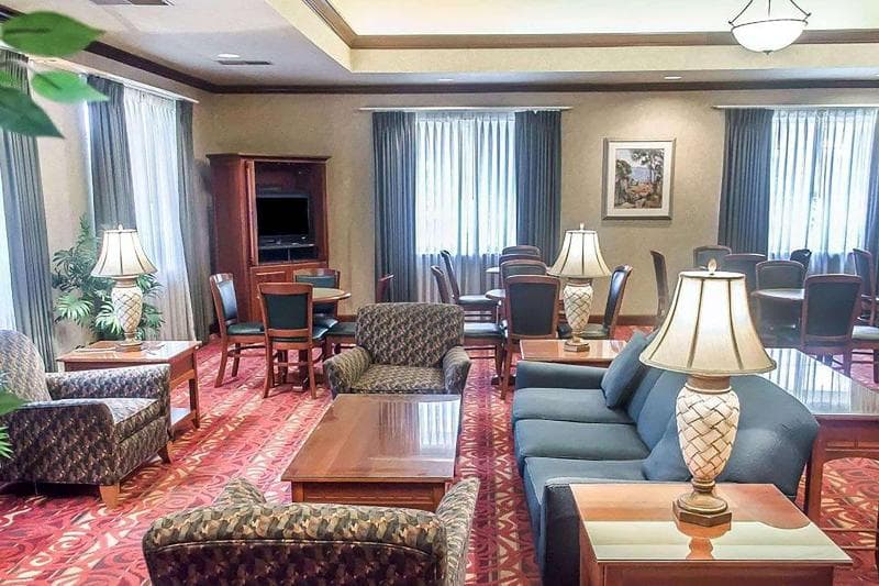 Days Inn by Wyndham Austintown 5