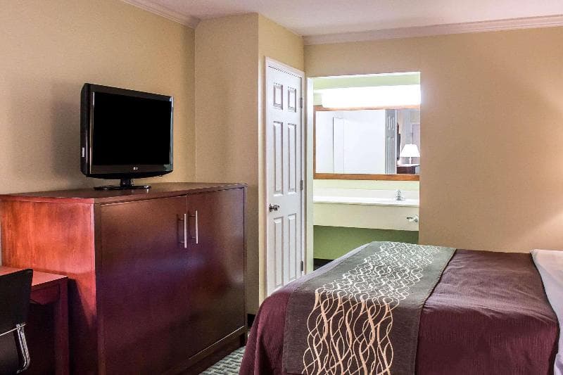 Days Inn by Wyndham Austintown 4