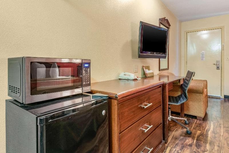 Rodeway Inn 3