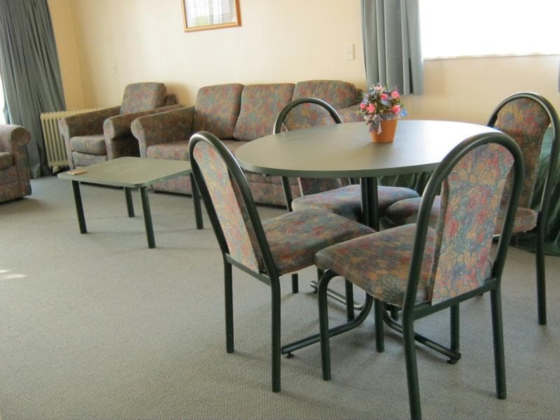 Acorn Estate Motel 4
