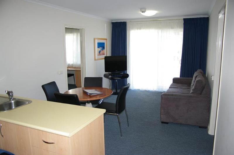 Ramada Encore By Wyndham Belconnen Canberra 4