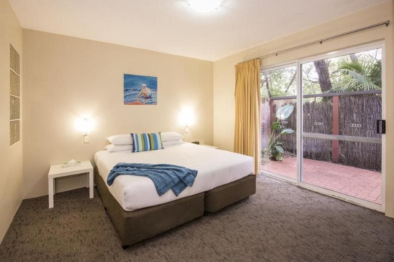 Broadwater Beach Resort main