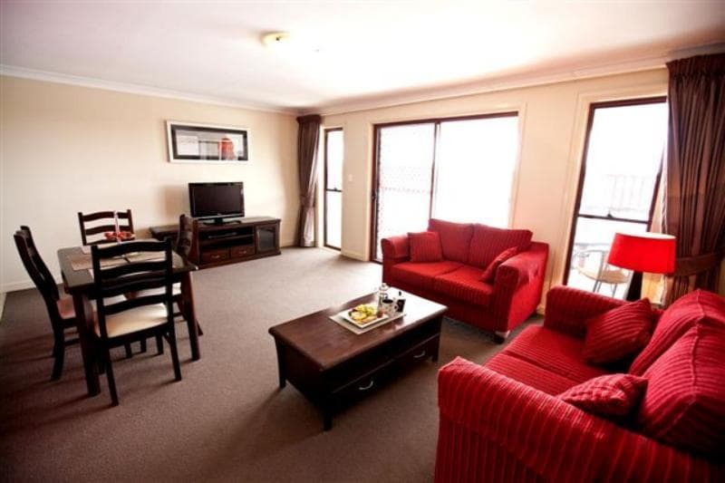 Cattlemans Country Motor Inn & Serviced Apartments main