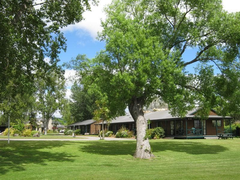Cedarwood Lakeside Motel & Conference Venue 2