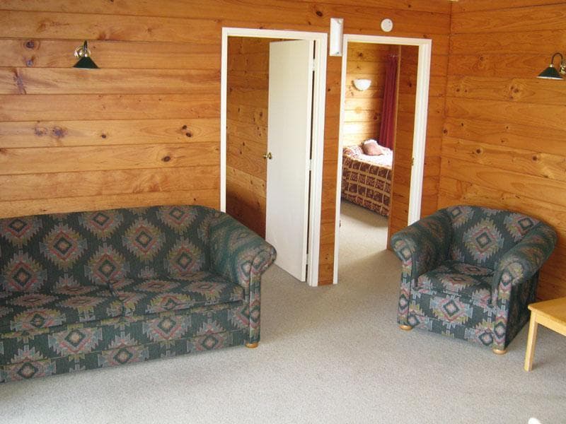 Cedarwood Lakeside Motel & Conference Venue 3