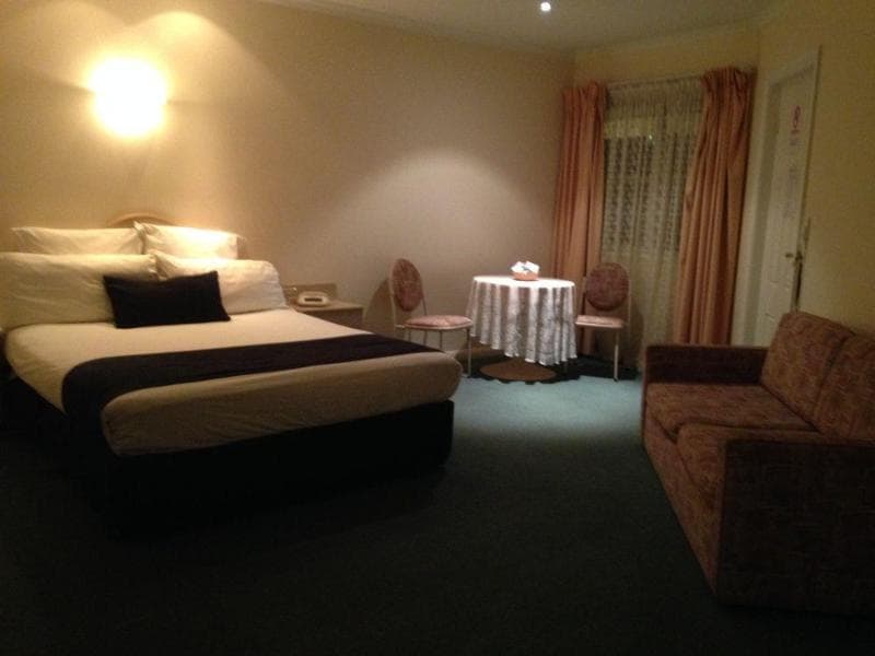 Charles Rasp Motor Inn & Cottages Broken Hill main