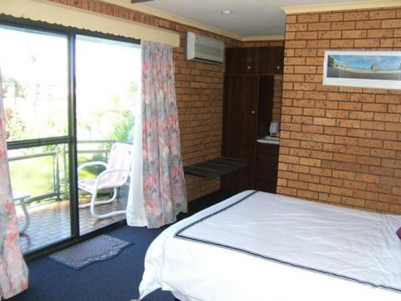 Coastal Bay Motel 4