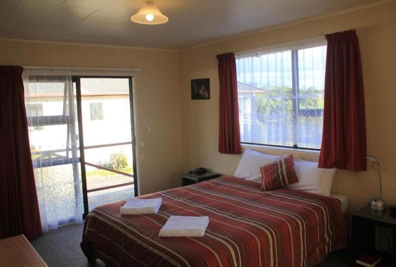 Coronation Court Motel main