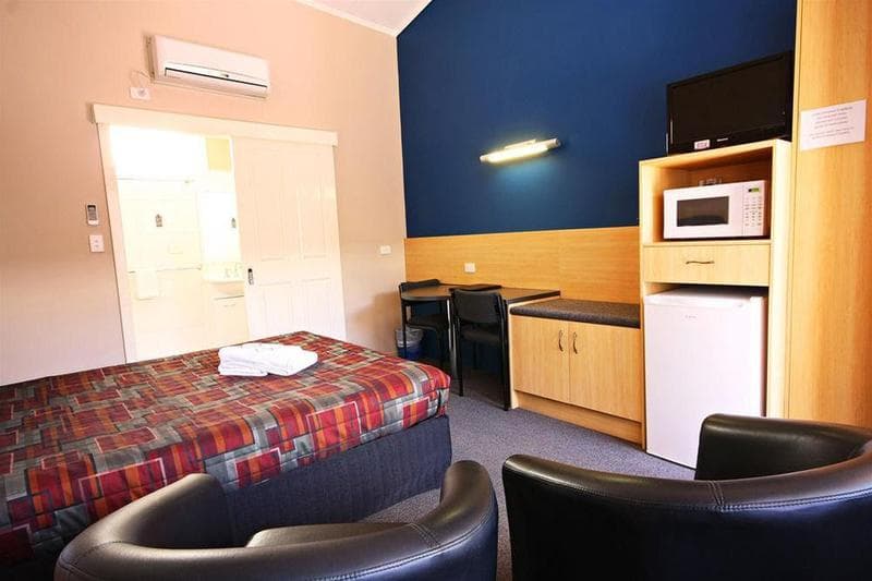 Downs Motel 5