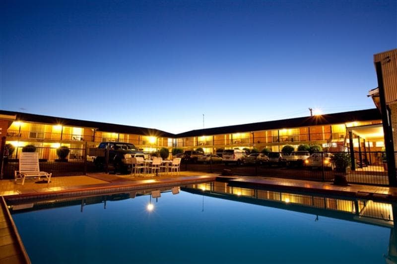 Golden West Motor Inn photo 1