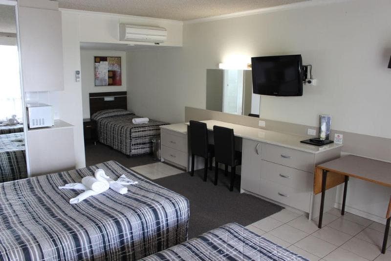 Golden West Motor Inn 5