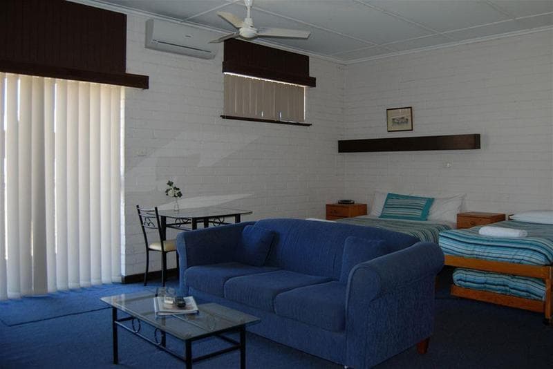 Guichen Bay Motel 4
